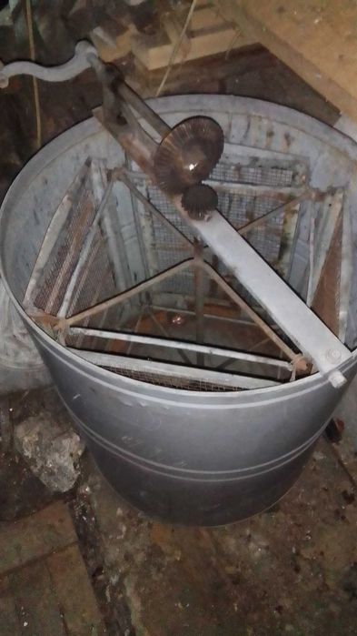 Продам медогонку Б/У