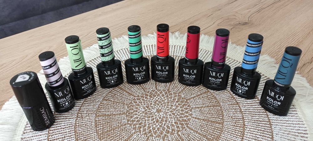 Lakiery hybrydowe, bazy i topy