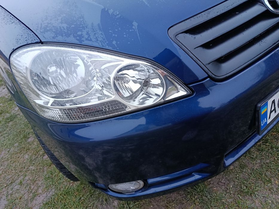 Toyota Avensis Verso 2003 р