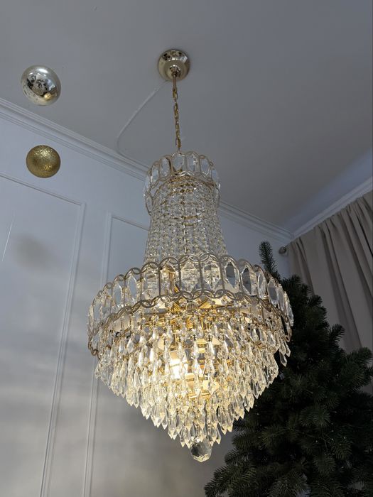 Каскадна кришталева люстра/ люстри