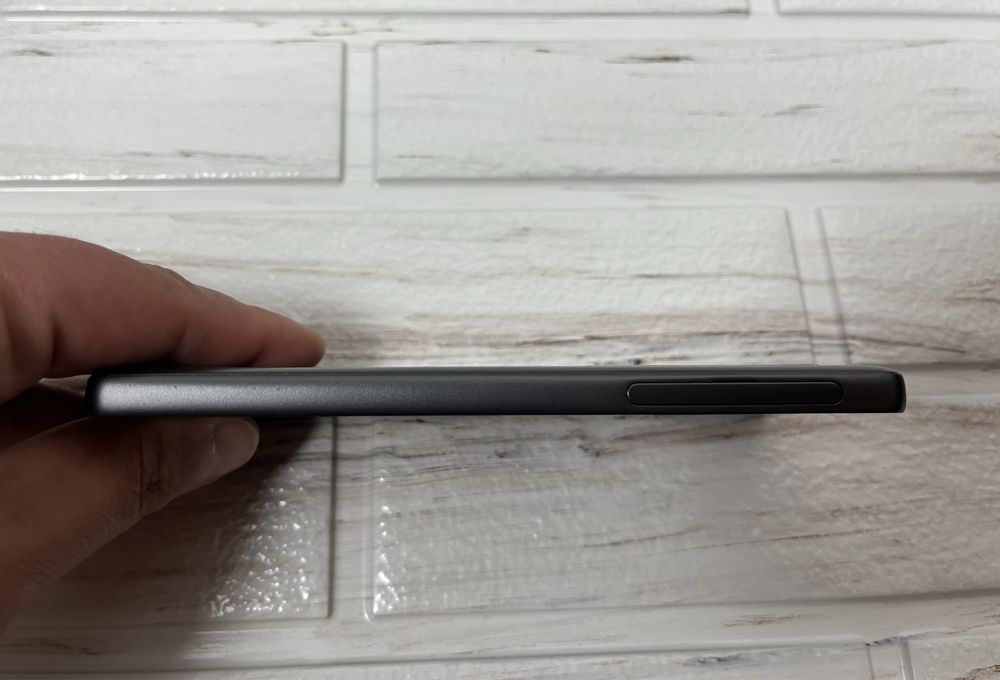 Sony Xperia E5 F3311