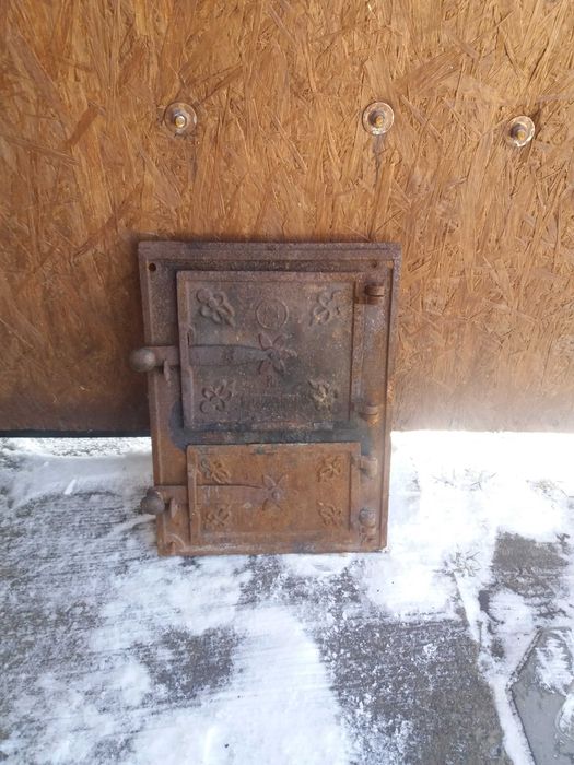 Drzwiczki do kuchni kaflowej.