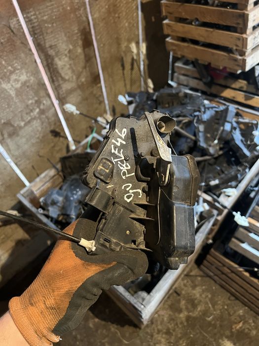 Замок дверей водійський  PL  на БМВ е46 е39 e38 рест до рест