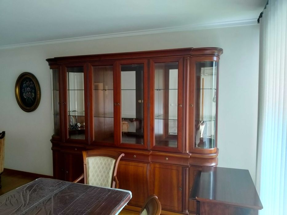 Sala de Jantar: Cristaleira + Mesa + 6 Cadeiras + Tapete