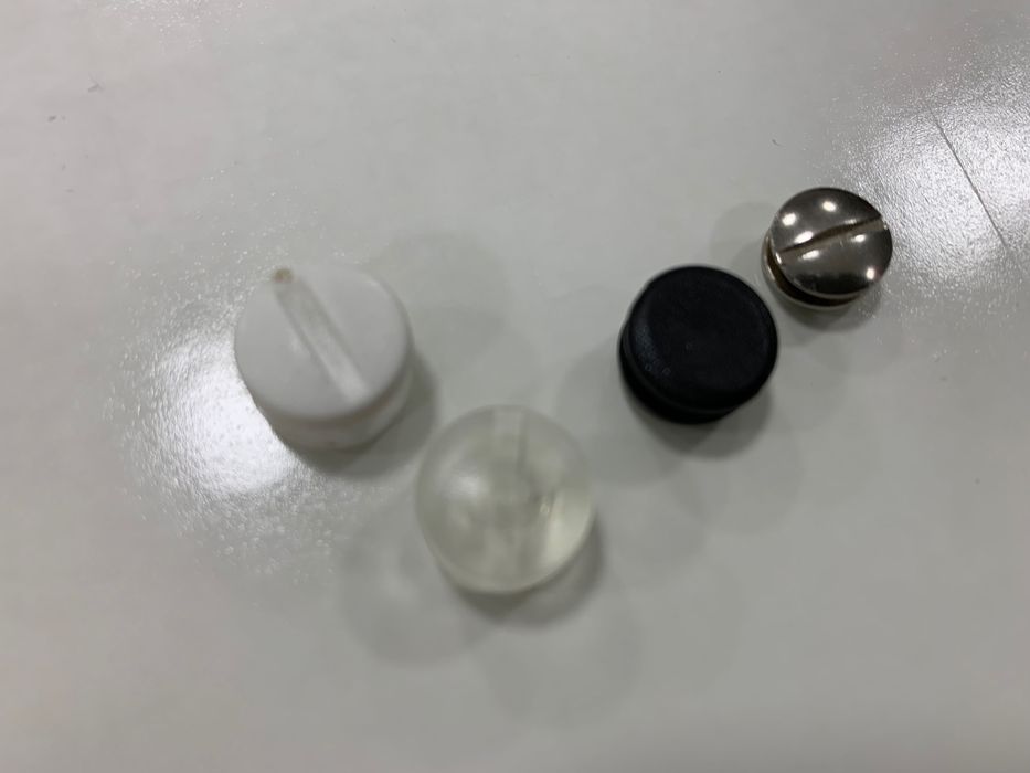 PARAFUSO DE ROSCA EM PVC E NIQUELADO - BOTÃO RAPIDO PVC