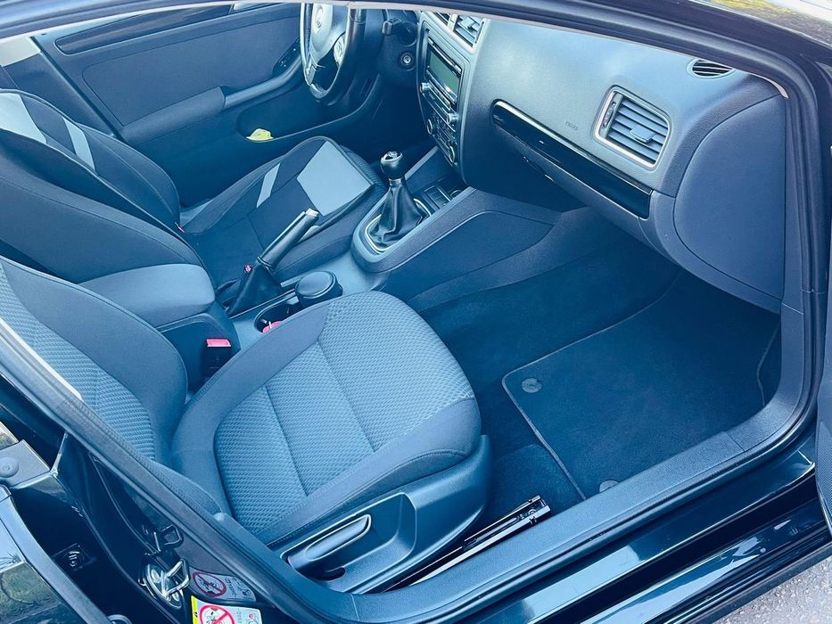 Volkswagen Jetta — fotografia 6