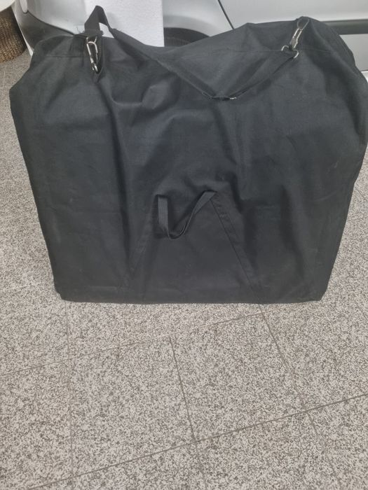 Marquesa em pele com mala