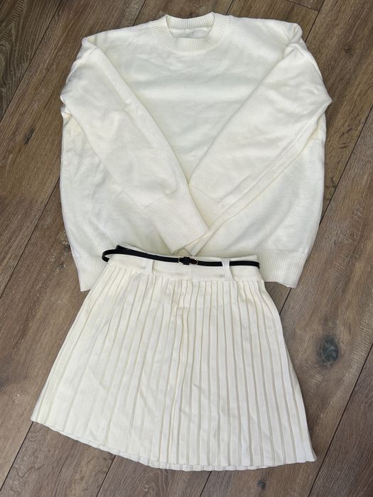 Костюм трендового кольору, спідниця та светр, трендовий костюм, теплий