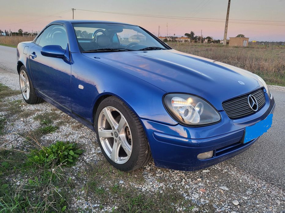 "Mercedes SLK: potência, elegância e performance ao seu alcance."