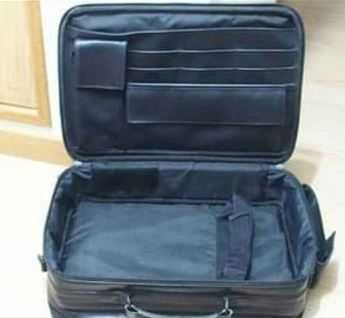 Mala Pele genuína - (20€) Permite Portátil de 17"