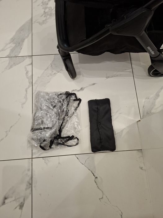 Wózek spacerowy Easywalker -stan bardzo dobry


---

Wózek spacerowy E