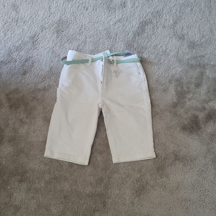 Białe krotkie spodenki rozmiar 36
