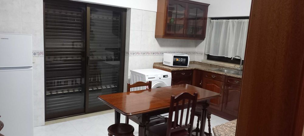 Quarto junto a transportes
