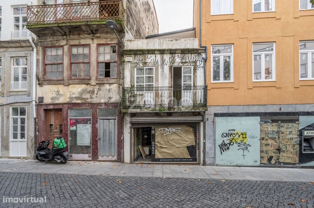 Prédio junto à Praça dos Poveiros – Excelente Oportunidade no Porto...