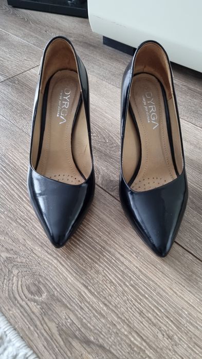 Czarne czółenka szpilki 35