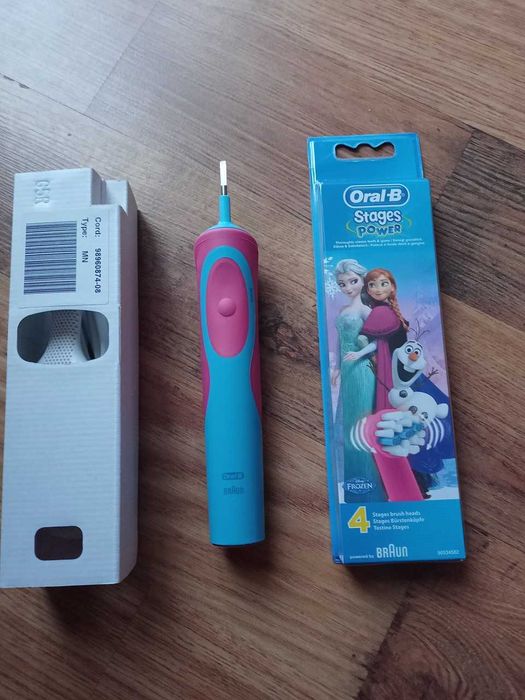 Oral-B szczoteczka elektryczna dla dzieci+ładowarka+4 końcówki