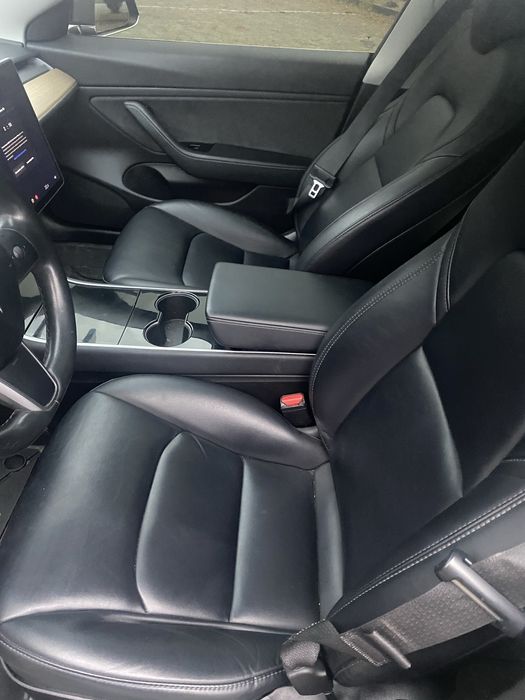 Продаж Tesla model 3