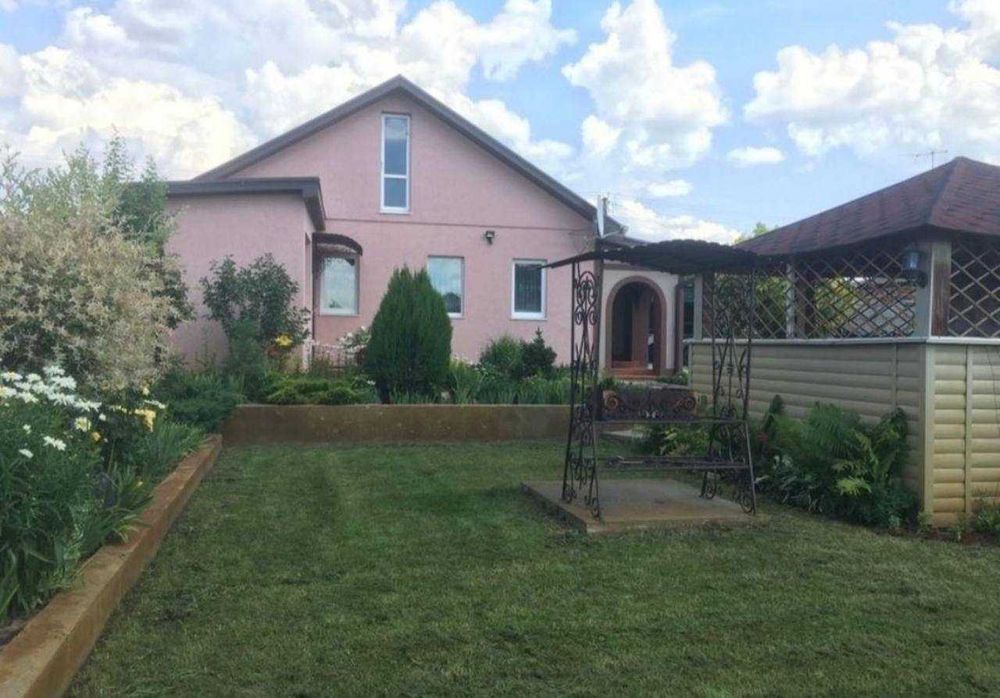 Гарний компактний будинок з якісним ремонтом в селищі Солоницівка