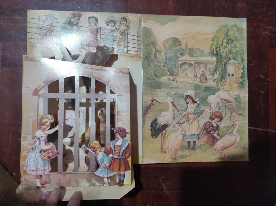 Livro antigo pop-up