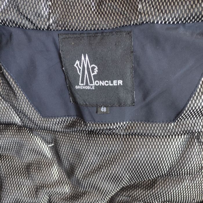 Зимовий пуховик Moncler розмір М.