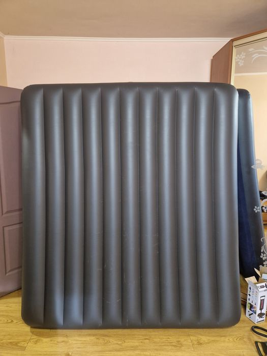 Надувной матрас Intex 183×203 с насосом