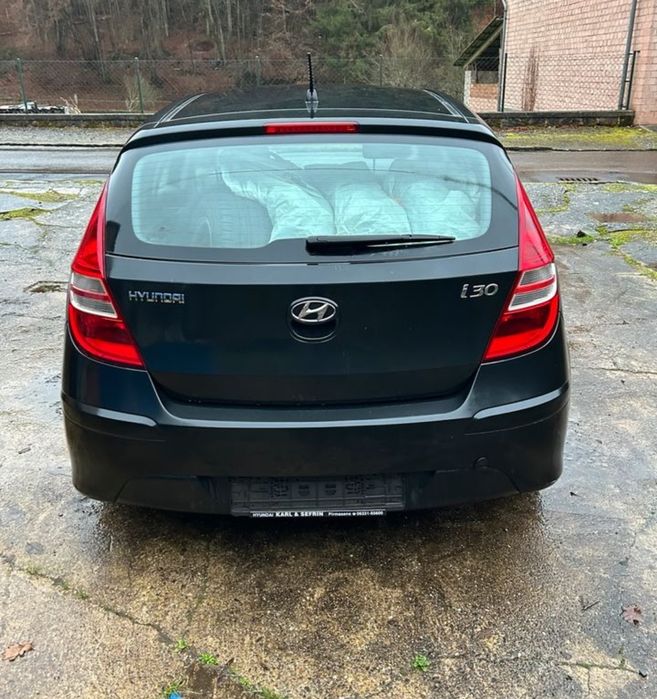 części karoseri mechaniczne Hyundai i30 1.4 , 1.6 Crd  Srebrny biały