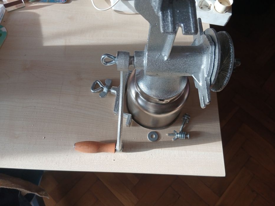 Sprzedam  młynek ręczny