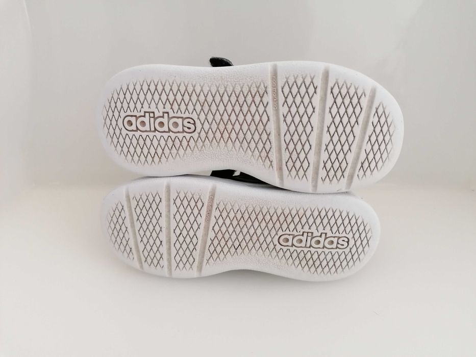 Sapatilhas Adidas pretas tamanho 27