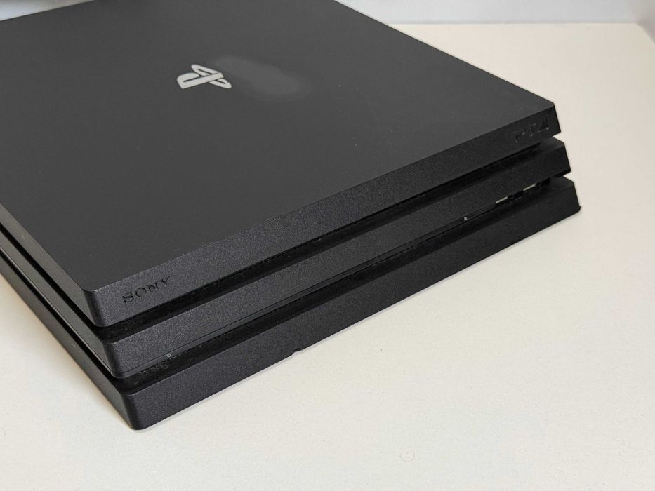 Konsola PlayStation 4 Pro 1TB - PS4 Pro - z Padem -
