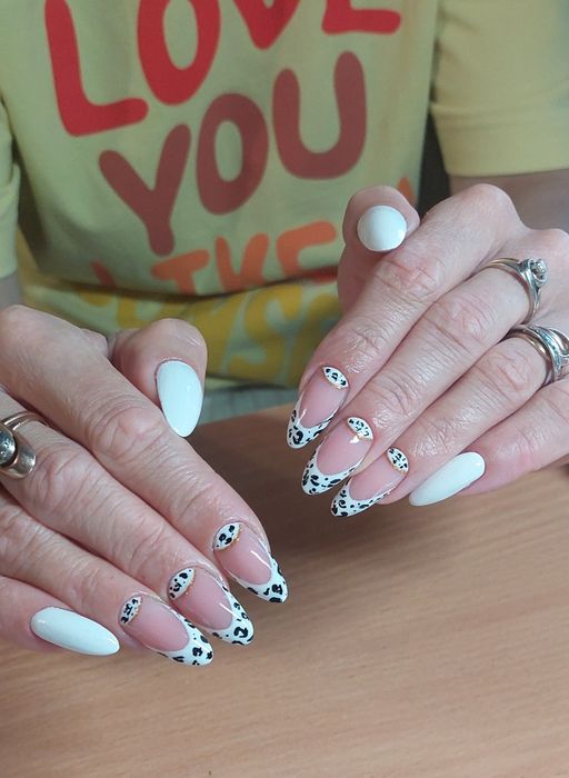 Фарбування волосся,стрижкі,Манiкюр.Нарощення нiгтiв