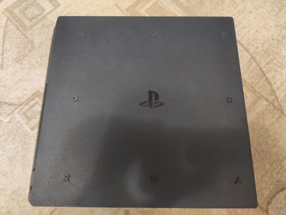 Sony Playstation 4 Pro 1000 Gb + 800 Игр + 2 Джойстика