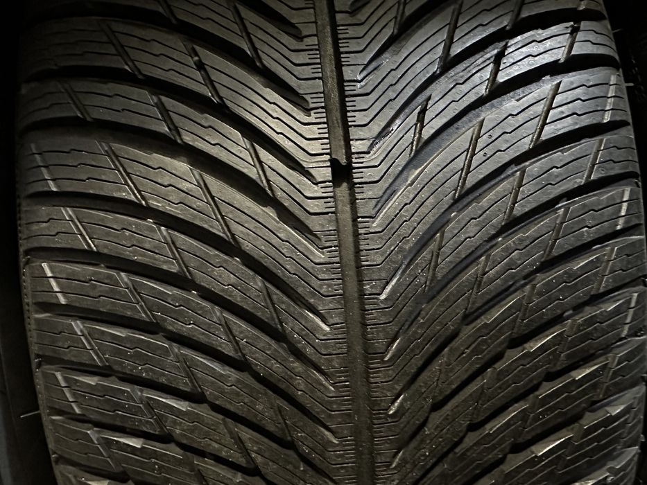 265/50 r19 Michelin run flat