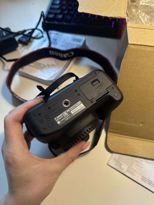 Фотоапарат Canon EOS4000D (в ідеальному стані)