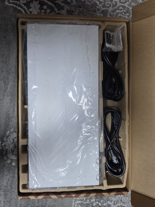 Switch MikroTik CRS328-4C-20S-4S+RM | 28 portów | PoE