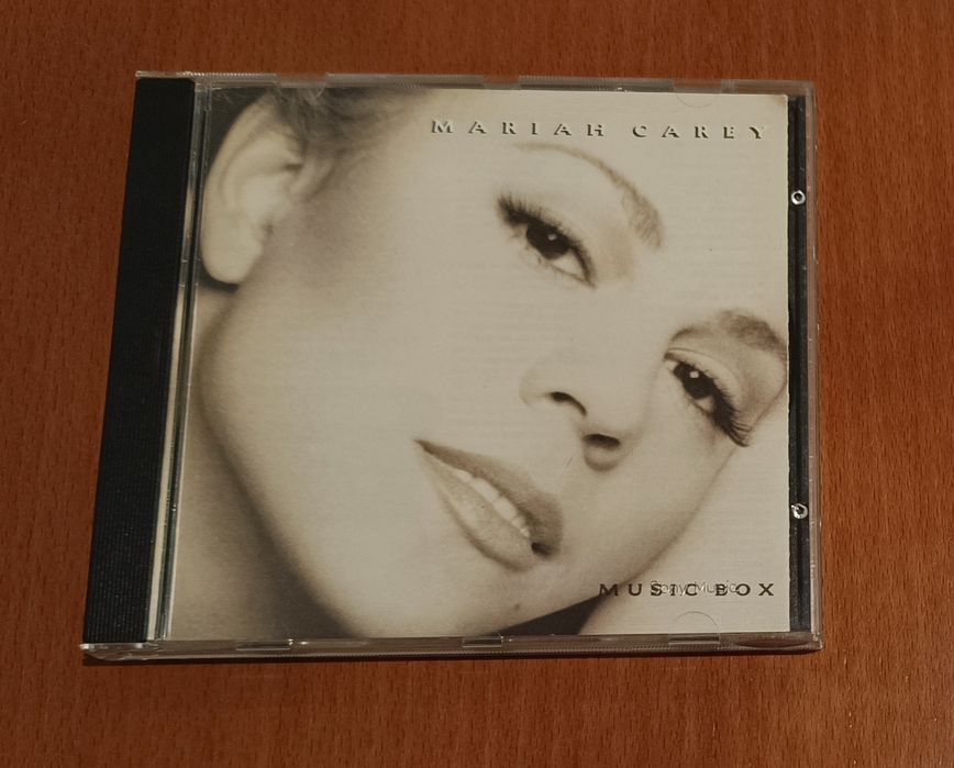2 CDs de Mariah Carey e  Santana  em muito bom estado.