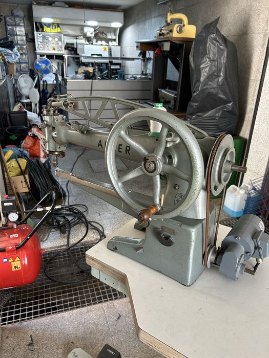 Maquina de sapateiro de braço