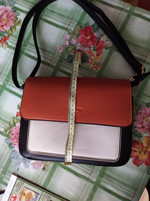 Elegancka torebka damska listonoszka nowa z metką