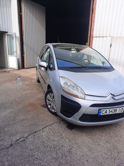 Продам семейное авто