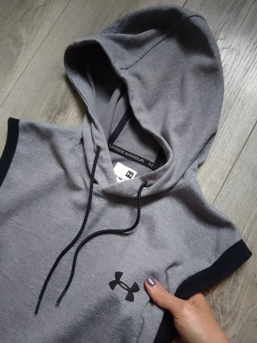 Under Armour рр М оригинал жилетка худи футболка шорты