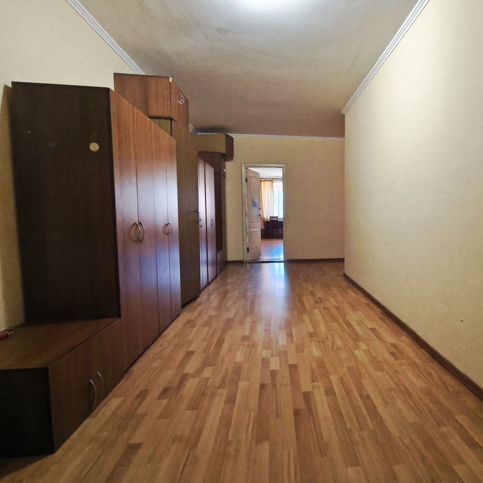 Трьохкімнатна 123 м.кв. з ремонтом Тургенівська