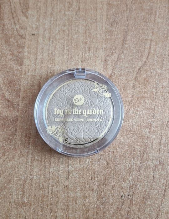 Bronzer z drobinkami brokatu
