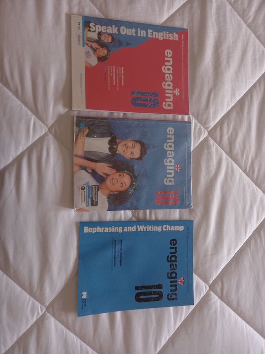 2 Livros de atividades de ingles 10.° Porto Editora