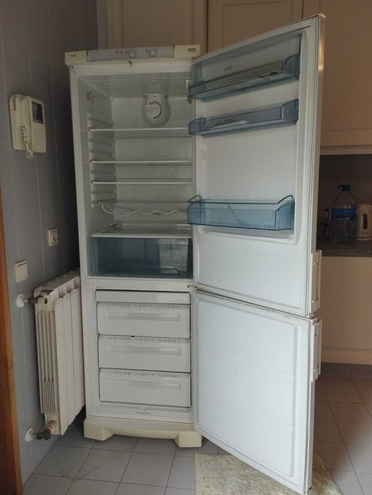 Frigorifico combinado AEG Santo - Branco - Grande 332 litros