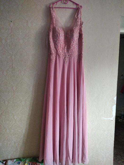 Продам сукні на випускний