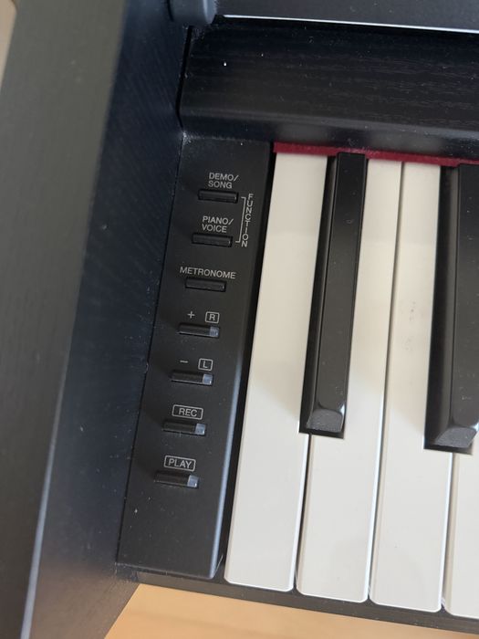 Piano Digital Arius YDP-S34 Yamaha - Preto /  Banco Roland RPB-200BK Comfort c/ regulação altura