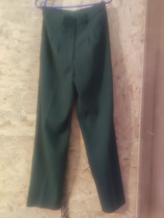 Новый костюм тройка 46 р