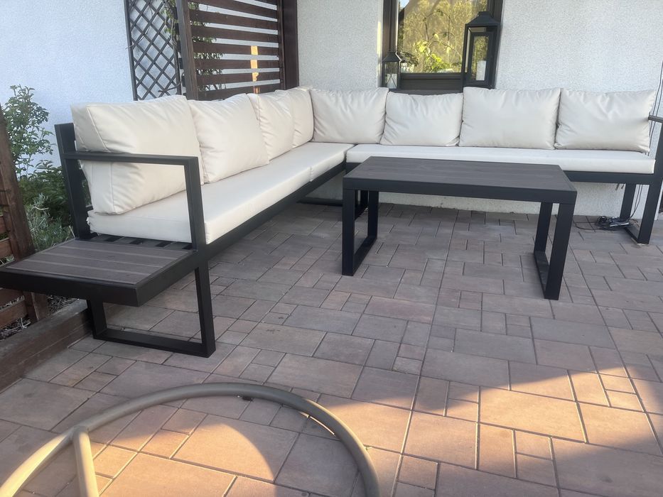 Naroznik taras z poduszkami