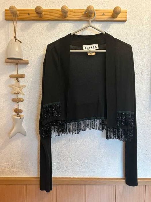 Bolero preto com franjas brilhosas