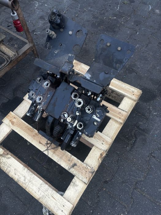 Deutz Fahr Agrotron M K Rozdzielacz hydrauliczny