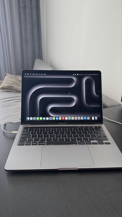 MacBook Pro 13 2020 | Intel i5 | 8/256 GB | Magic Keyboard | Stan bardzo dobry